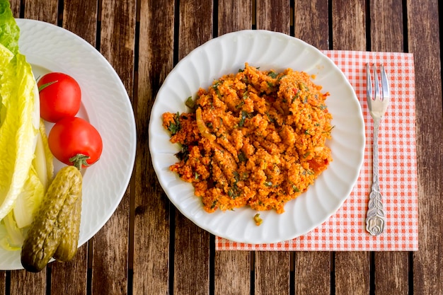 Comidas turcas deliciosas tradicionales; Ensalada de bulgur (Kisir)