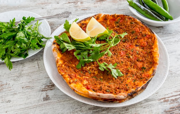 Comidas turcas tradicionais pizza de pita turca Lahmacun