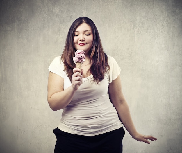 Comiendo helado felizmente