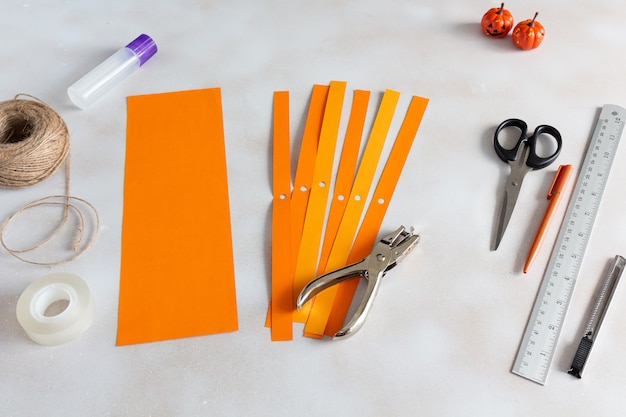 Como fazer jack de abóbora de halloween de papel colorido com as crianças tutorial passo a passo feito à mão