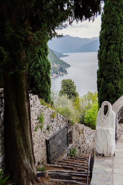 Como, Itália, 25 de março de 2023 Estátua de fantasma no Castelo de Vezio