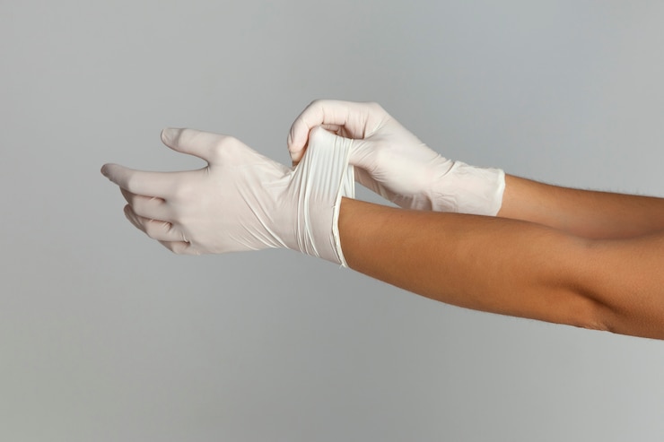 Foto cómo ponerse guantes higiénicos de látex