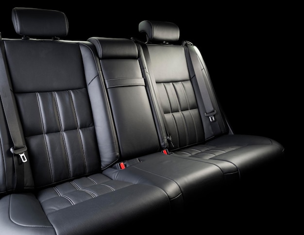 Foto cómodo asiento de coche de cuero asientos traseros del coche moderno