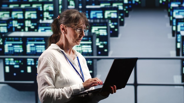 Compañía de almacenamiento de datos con servidores de IA