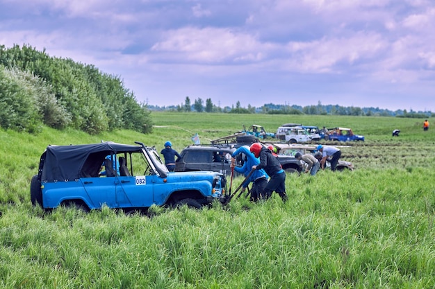 Competiciones que tienen lugar en terrenos difíciles en vehículos todoterreno 4x4