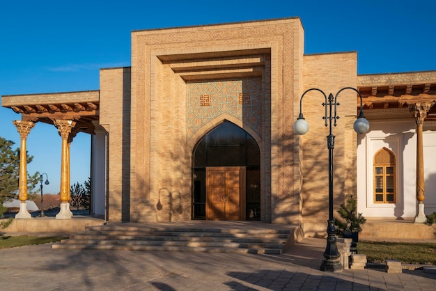 Foto complejo conmemorativo y museo bahauddin naqshbandi en un día soleado bukhara uzbekistán