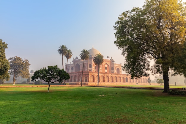 Complejo de Humayun, vista sobre la tumba y el parque, India, Nueva Delhi.