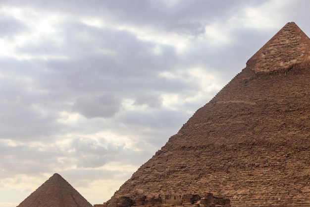 Complejo piramidal de Giza en la meseta de Giza, en las afueras de El Cairo, Egipto