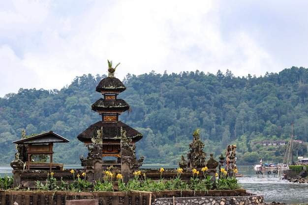 Complexo de templo hindu no lago Bratan Pura Ulun Danu Bratan, Bali, Indonésia