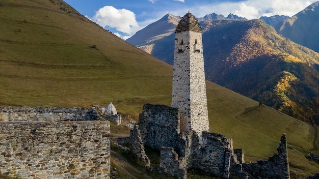 Complexo de torres Erzi na Inguchétia, Rússia Antigo complexo de torres de pedra