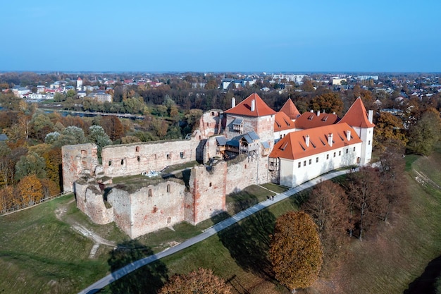 Complexo do Castelo Medieval de Bauska visto de cimaBauska Letônia