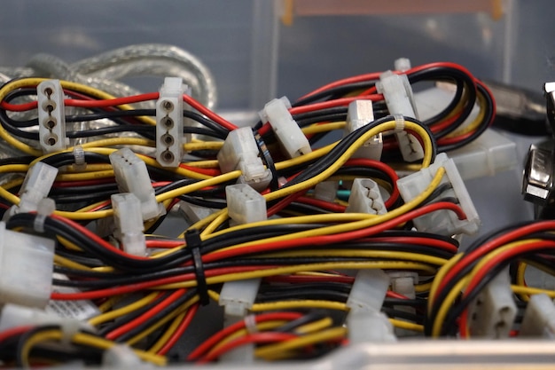 Componentes e cabos antigos do computador