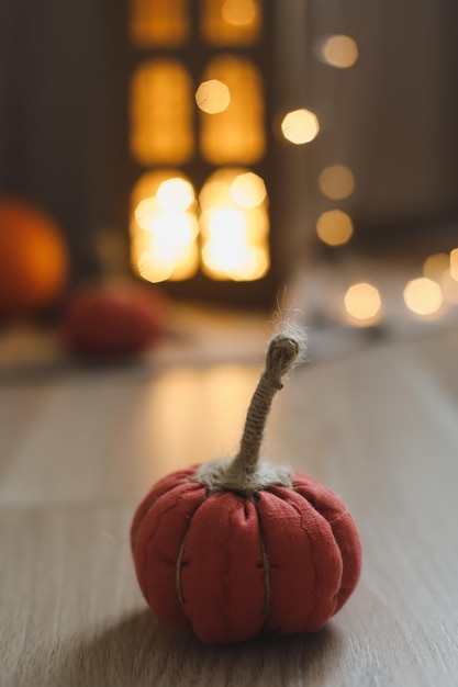 Composição aconchegante de Halloween e outono com abóboras decoração de outubro