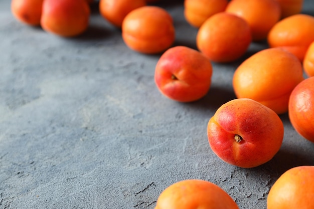 Composição com damasco conceito de fruta saborosa e fresca