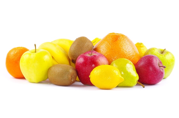 Composição com frutas isoladas em branco