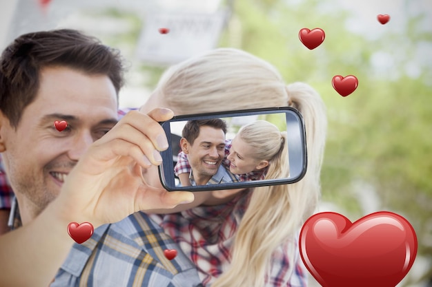 Foto composição de casal tomando selfie no dia dos namorados