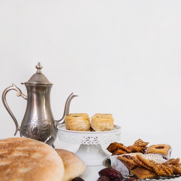 Composição de comida árabe para o Ramadã