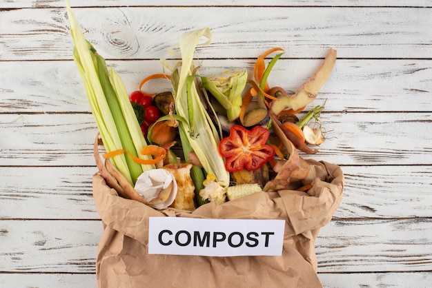 Composição de composto feito de comida estragada