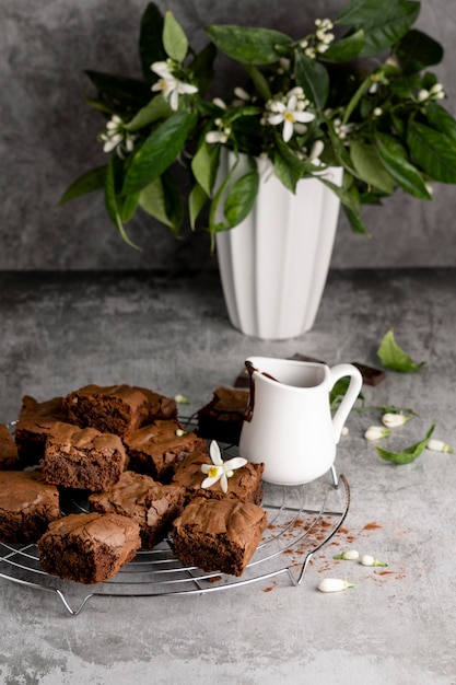 Foto composição de deliciosos brownies caseiros