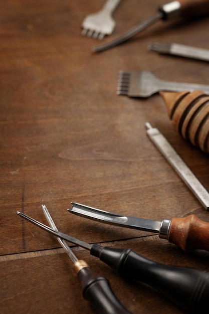 Foto composição de instrumentos para o processamento do couro o processo de fabrico de artigos de couro