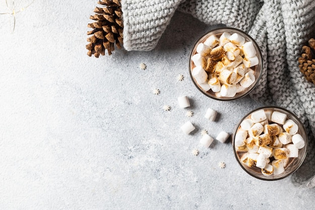 Composição de natal com chocolate quente caseiro Cacau de inverno Bebida de ano novo Composição de ano novo com cacau Bebida aconchegante