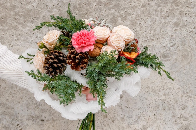 Composição de natal de flores e decorações de natal