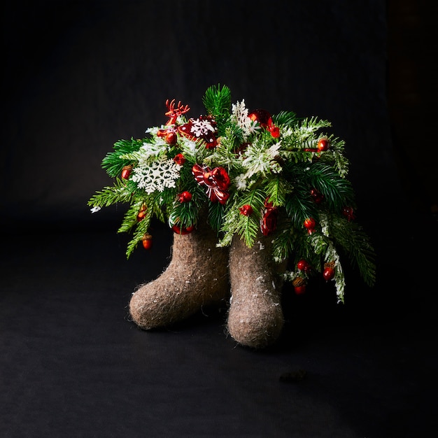 Composição de Natal na mesa escura