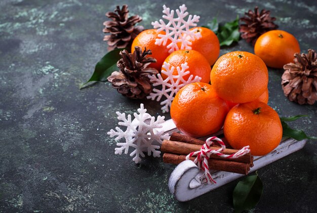 Composição de Natal ou ano novo com tangerinas