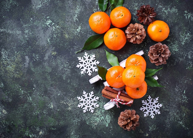 Composição de Natal ou ano novo com tangerinas