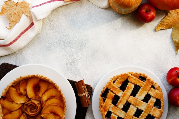 Composição de outono para torta de maçã e torta de frutas vermelhas