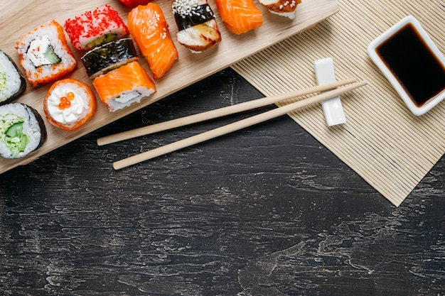 Foto composição de prato tradicional japonês de vista superior com espaço de cópia