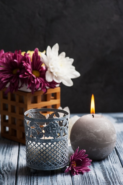 Foto composição de spa com velas acesas