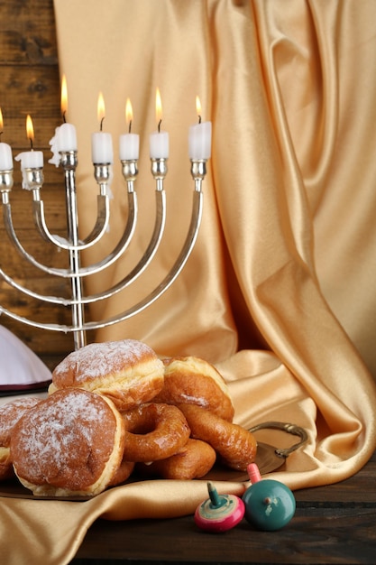 Composição festiva para Hanukkah em closeup de pano