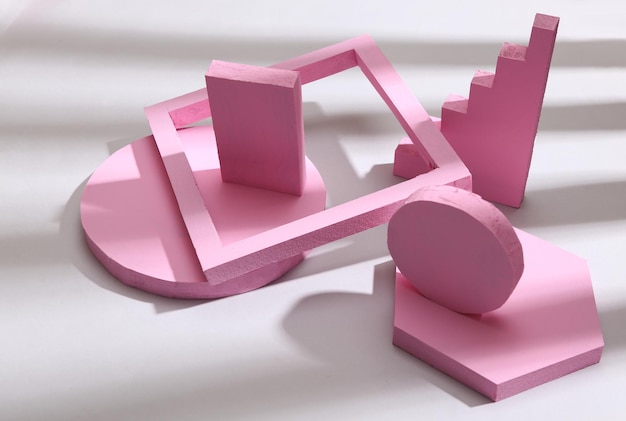 Composição minimalista abstrata com formas geométricas rosa e sombras da moda