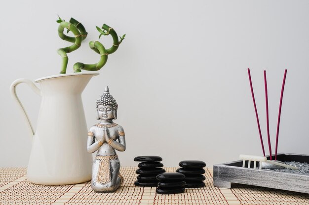 Foto composição relaxante com figura de buda