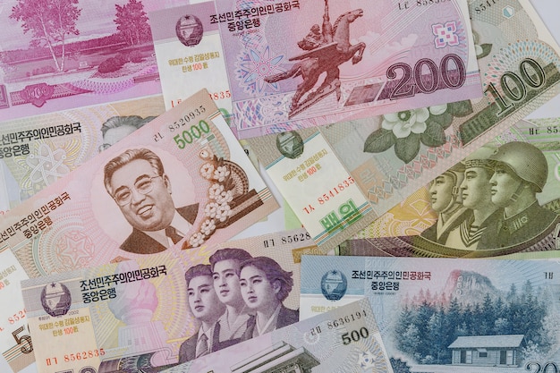 La composición en los distintos billetes de dinero ganó moneda de Corea del Norte