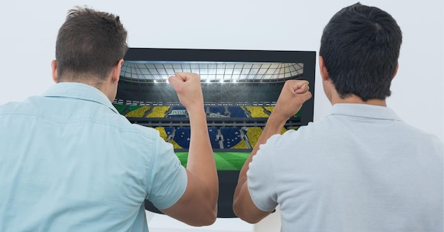 Foto composición de dos amigos varones viendo el partido de fútbol en la televisión sobre fondo blanco.