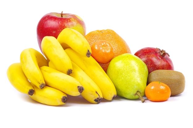 Composición con frutas aisladas en blanco