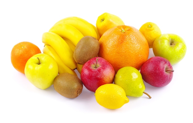 Composición con frutas aisladas en blanco