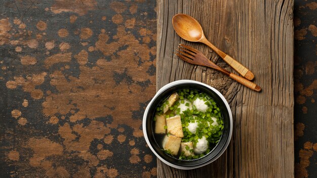 Composición laicos plana de delicioso bakso indonesio