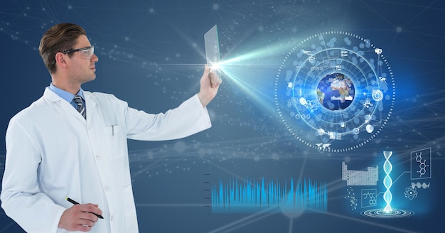 Composición de médico varón sosteniendo una pantalla interactiva con procesamiento de datos médicos