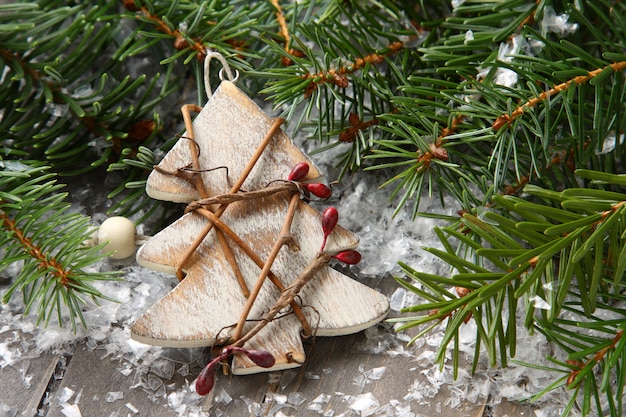 Composición navideña con árbol de navidad