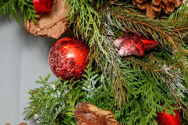 Composición navideña Corona de ramas del árbol de Navidad