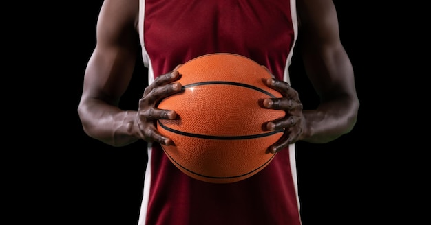 Composición de la sección media del jugador de baloncesto masculino con bola y espacio de copia sobre fondo negro