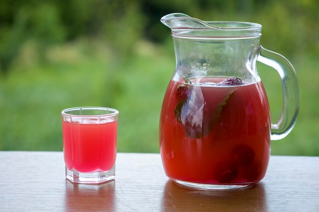 Compota con cerezas y menta