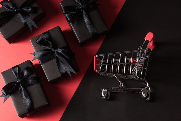 Compra em liquidação na Black Friday com presentes