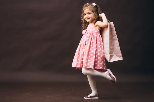 Compras de estúdio modelo menina