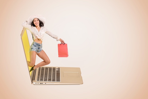 Compras de moda online com laptop