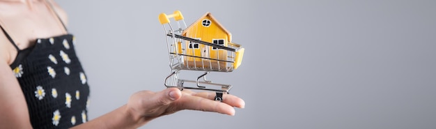 Compras imobiliárias comprando um novo conceito de casa