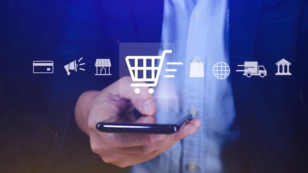 Compras en línea Utilizando teléfonos inteligentes compras en línea carrito de compras e iconos comerciales con entrega de negocios virtuales compras de comercio electrónico en Internet ofrece entrega a domicilio